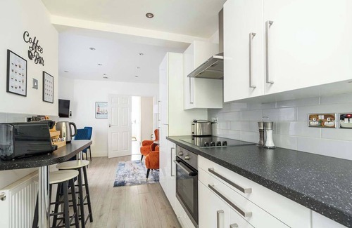 Squirrel's Heath House | Beautiful 2BR House with Private Garden