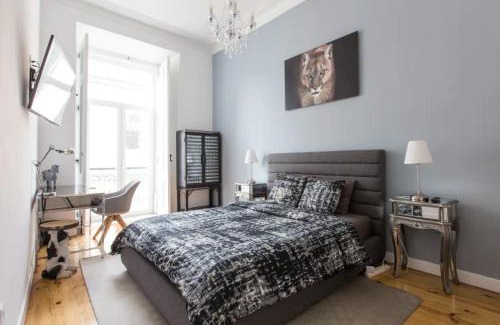 Sao Paulo Apartment | Beautiful 2BR high ceiling/50m from TimeOut market