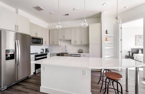 Highland Apartment | Beautiful 2BR in Highlands w/Pool, W/D & Gym, walkable, by Blueground