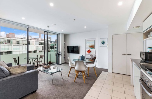 Auckland Central Business District Apartment | Beautiful 2BR - Pool, Gym & Parking Zodiak Stays