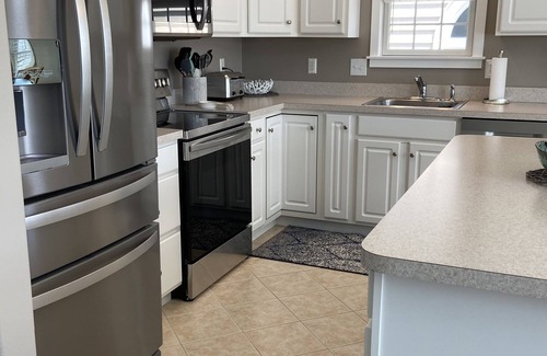 Gold Coast Condo | Beautiful 2nd Floor Condo - One Block to Beach