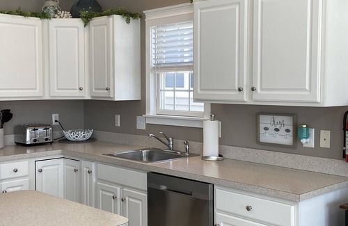 Gold Coast Condo | Beautiful 2nd Floor Condo - One Block to Beach