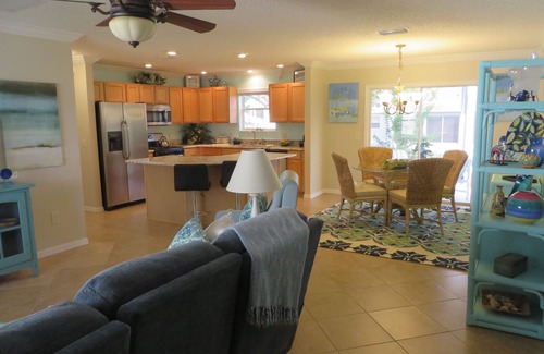 Woodbury House | Beautiful 3/2 designer home, pet friendly, free WiFi, golf cart, hot tub