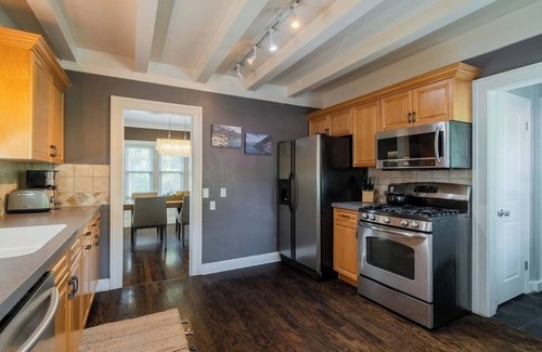 Kansas City House | Beautiful 3 Bdrm Home Near Plaza | 19