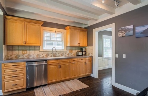Kansas City House | Beautiful 3 Bdrm Home Near Plaza | 19