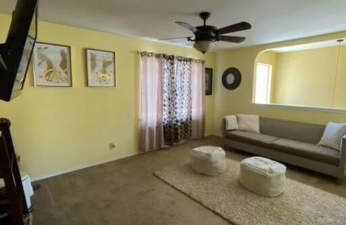 San Antonio Apartment | Beautiful 3 bed/2 1/2 Bath Home Centrally Located