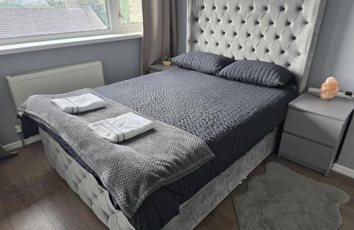 Swiss Cottage Apartment | Beautiful 3-bed apartment at Swiss Cottage
