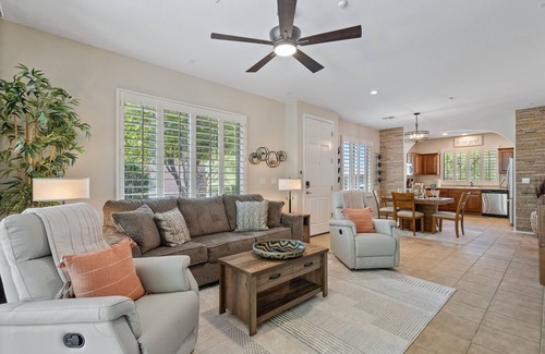 Anthem House | Beautiful 3 Bed Home with Backyard Oasis in Anthem Country Club w/free E-Bikes