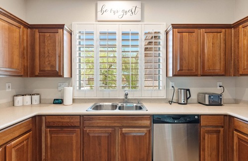 Anthem House | Beautiful 3 Bed Home with Backyard Oasis in Anthem Country Club w/free E-Bikes