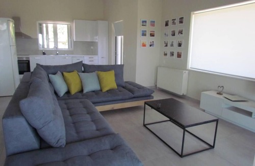 Kamara Kalidonias House | Beautiful 3-Bed House in Chania with garden