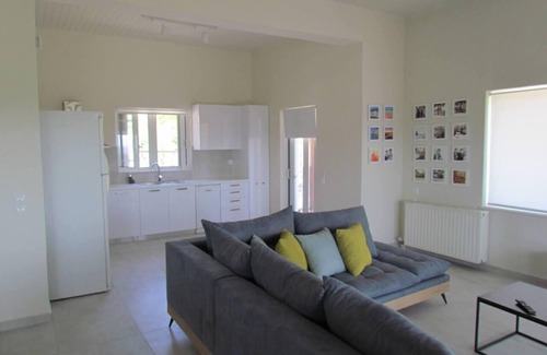 Kamara Kalidonias House | Beautiful 3-Bed House in Chania with garden