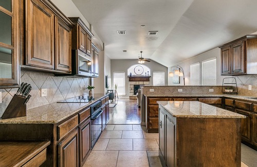 Edmond House | Beautiful 3 bed in Family Friendly Neighborhood