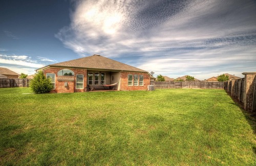 Edmond House | Beautiful 3 bed in Family Friendly Neighborhood