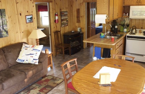 Pine River Cabin | Beautiful (3 bed) Lakeside Cabin on Private Lake
