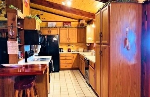 Port Mansfield Cabin | Beautiful 3 Bedroom, 2 Bath. Private Backyard. 321 Bayshore Dr.