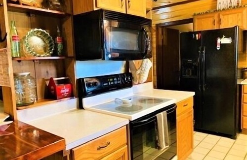 Port Mansfield Cabin | Beautiful 3 Bedroom, 2 Bath. Private Backyard. 321 Bayshore Dr.