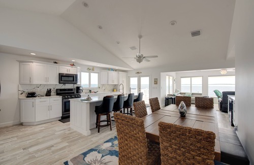 Summerland Key House | Beautiful 3 bedroom 2 bath open water pool home