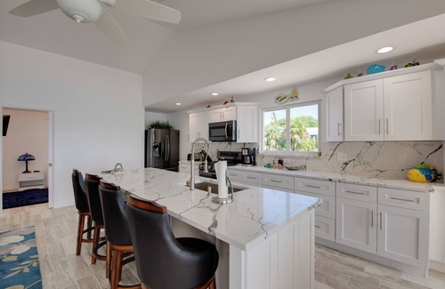 Summerland Key House | Beautiful 3 bedroom 2 bath open water pool home