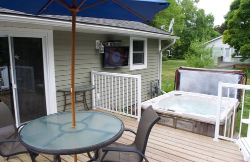 Bayfield House | Beautiful 3 Bedroom 2 Bath Renovated Cottage in the heart of Historic Bayfield Village