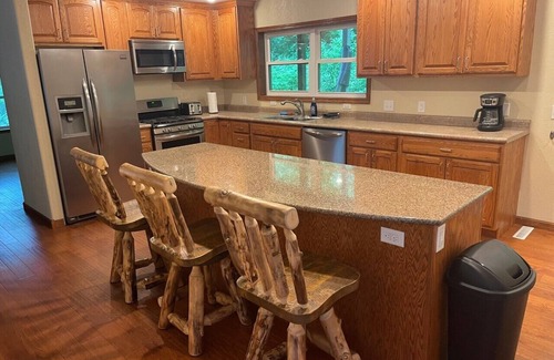 McGregor House | Beautiful 3 bedroom 2 bath home with 2,884 sq ft of living space