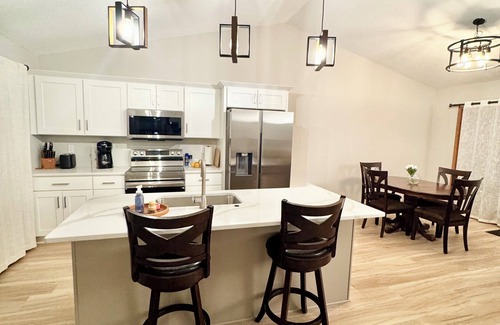 Weber House | Beautiful 3-bedroom/4 bed house in IC in Great Location