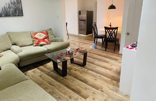 Angus House | Beautiful 3 Bedroom Basement Apartment