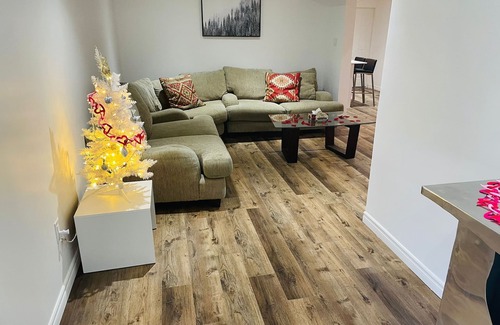 Angus House | Beautiful 3 Bedroom Basement Apartment
