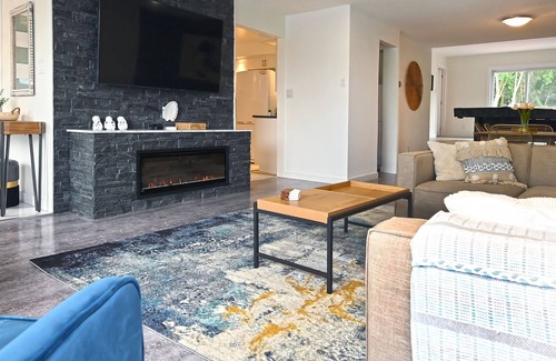 Rossmore House | Beautiful 3-Bedroom Cottage with Lake View
