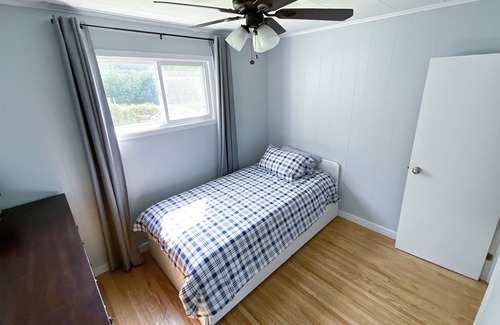 Bridgenorth House | Beautiful 3 bedroom cottage on Chemong Lake with 100 ft of sandy waterfront.