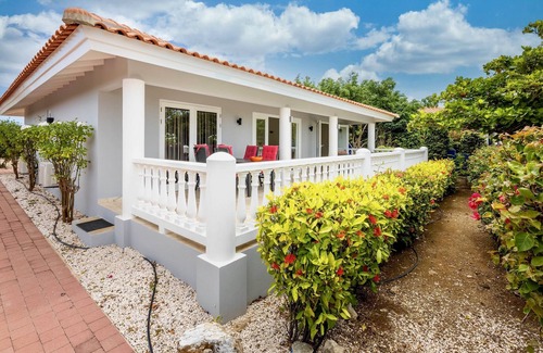 St. Marie Villa | Beautiful 3 Bedroom Villa with Private Pool and Close to the Beach- Coral Estate