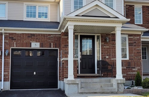 Cambridge House | ★ Beautiful 3 Bedroom Home - Parking, Wi-fi, near Hwy 401, 6 Beds available