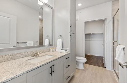 Windsor Park Apartment | Beautiful 3 bedroom oasis close to downtown