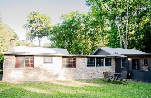 Old Town House | Beautiful 3-bedroom River House in Old Town FL with AC and Wi-Fi, Enjoy!