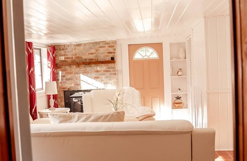 Old Town House | Beautiful 3-bedroom River House in Old Town FL with AC and Wi-Fi, Enjoy!