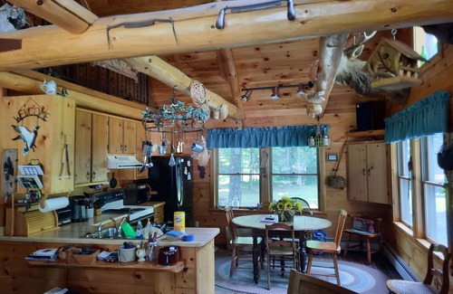 Brantingham House | Beautiful 3 bedroom adirondack log cabin