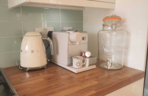 Poole House | Beautiful 3 bedroom victorian terrace house 5 minutes drive to sandbanks beach!
