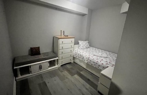 Brampton Apartment | Beautiful 3 bedrooms/ Full bathrooms Entire Place
