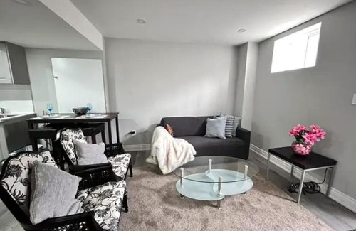 Brampton Apartment | Beautiful 3 bedrooms/ Full bathrooms Entire Place