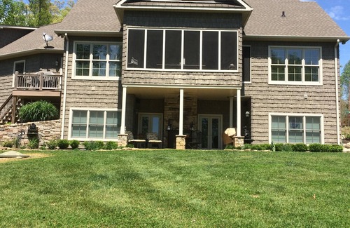 Eddyville Apartment | Beautiful 3 BR/2 BA Waterfront Apartment w/Stunning Lake View & Private Dock