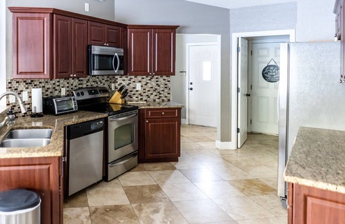 Spring Hill House | Beautiful 3 BR Home|Saltwater Pool|Fenced Yard|8 Min to Weeki Wachee River