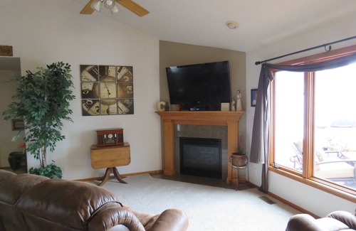 Lincoln House | Beautiful 3 BR home with easy access to I-80 and 10 minutes to downtown.