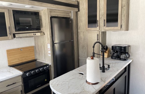 Thermopolis House | Beautiful 3 BR Travel Trailer near River