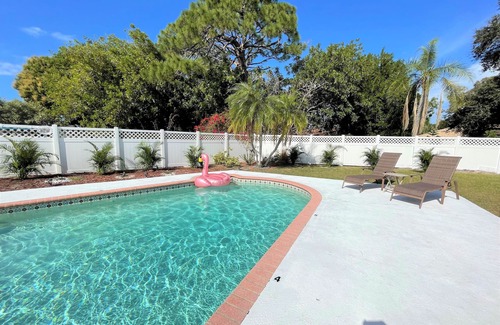 Gulf Gate Woods House | Beautiful 3B/2B Heated Pool Home Near Siesta Beach