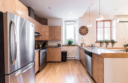 Quartier des Spectacles Apartment | Beautiful 3BDR 4BEDS Heart of Downtown