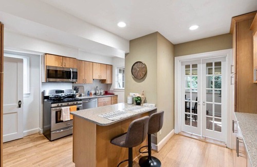 Del Ray House | Beautiful 3BR 2BA Colonial House by CozySuites