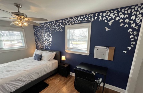 Rolling Meadows House | Beautiful 3br in Rolling Meadows: Free Cleaning Fee!