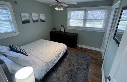 Rolling Meadows House | Beautiful 3br in Rolling Meadows: Free Cleaning Fee!
