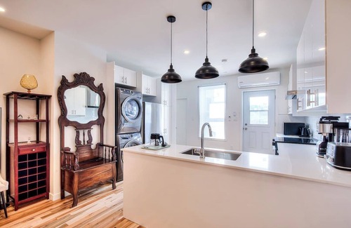 Maisonneuve Apartment | Beautiful 3BR in Montreal famous Saint Catherine