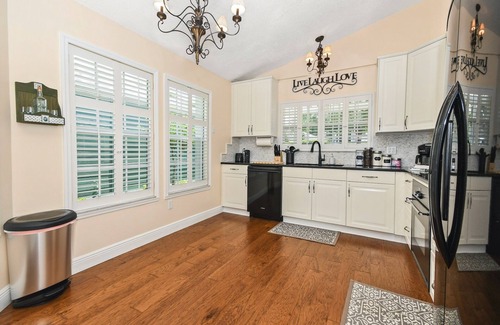 Sanford House | Beautiful 4/2 in Sanford: King Bed, Golf, Pool, Ping Pong, & Bunk Room!