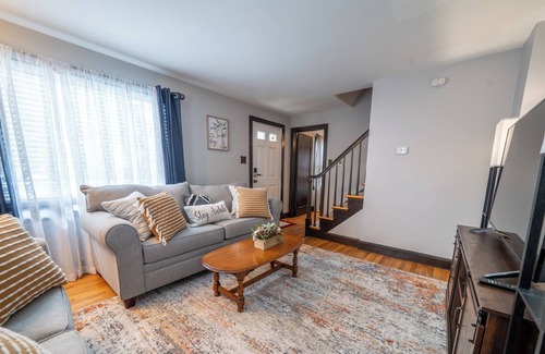 Waterbury House | Beautiful 4 bed, 2 bath centrally-located home